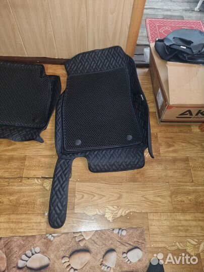 Чехлы+коврики.приус 30