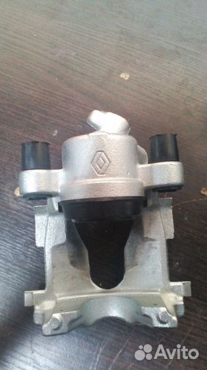 Суппорт передний правый Renault Logan 2 Sandero 2