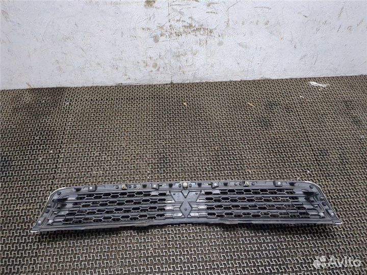 Решетка радиатора Mitsubishi Endeavor, 2009