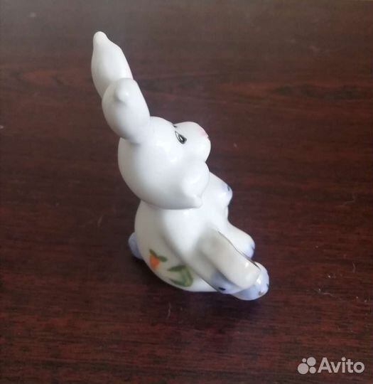 Заяц денежный статуэтка