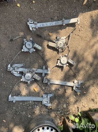 Стеклоподьемники Nissan Primera P11