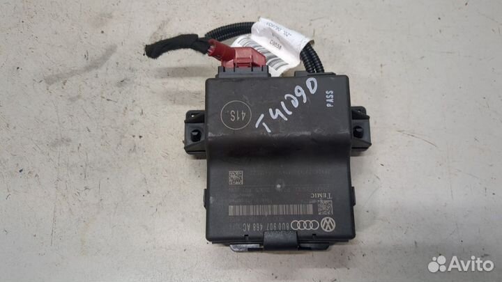 Блок управления дверьми Audi Q3, 2015