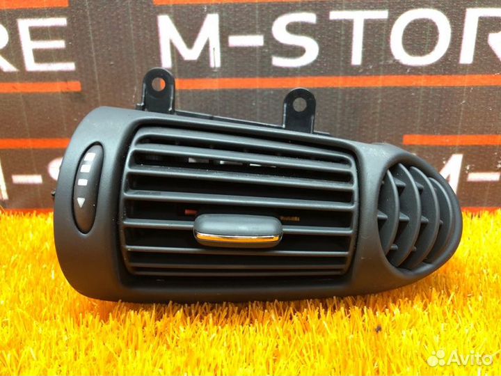 Дефлектор воздушный передний левый Mercedes-Benz