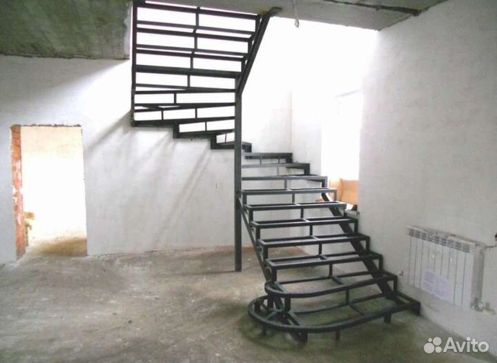 Металлокаркас лестницы