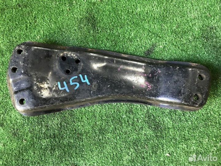 Балка под кпп задняя Toyota Mark Ii GX115 1GFE