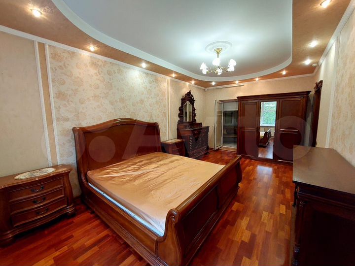 3-к. квартира, 120 м², 1/4 эт.