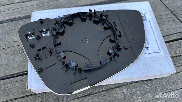 Зеркальный элемент левый scirocco Passat b7