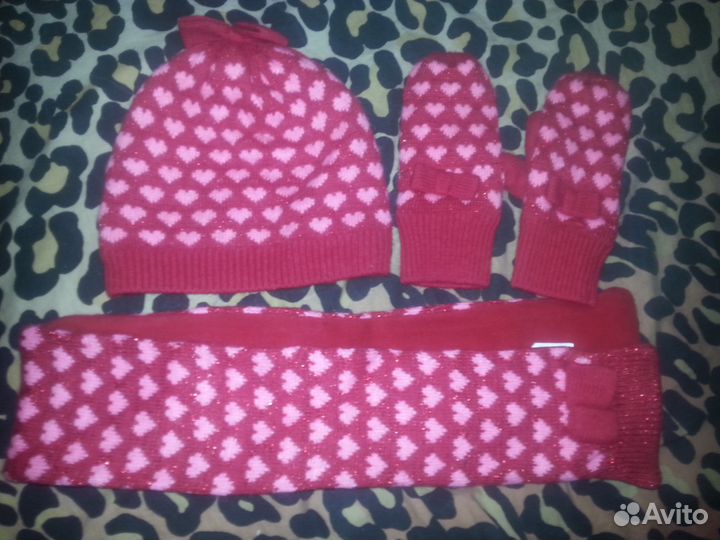 Новый комплект нм шапка, шарфик рукавички 4-6 лет
