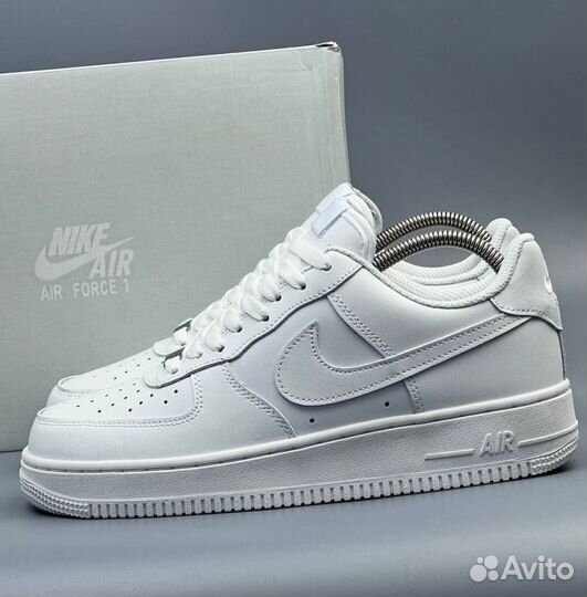 Белые Nike Air Force 1