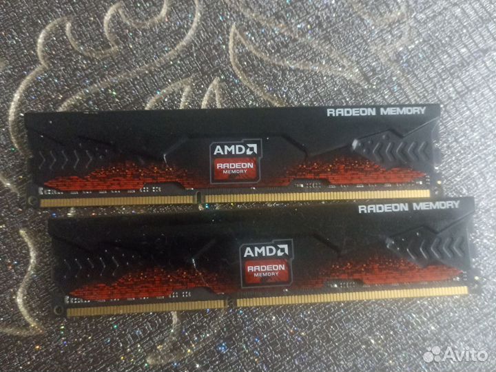 Материнская плата с процессором и памятью