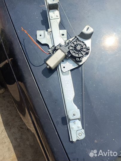 Стеклоподъёмник передний правый Renault Sandero