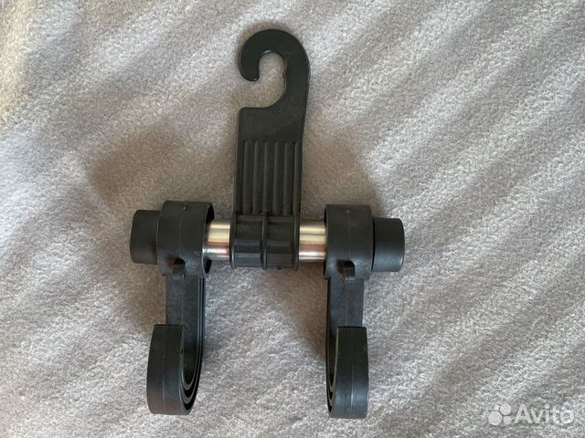 Вешалка для автомобиля на подголовник