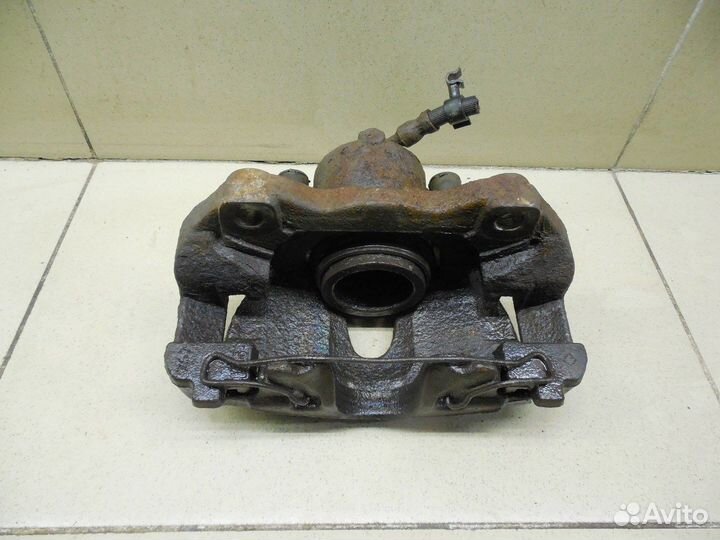 Суппорт передний правый Zafira (F75) 1999-2005