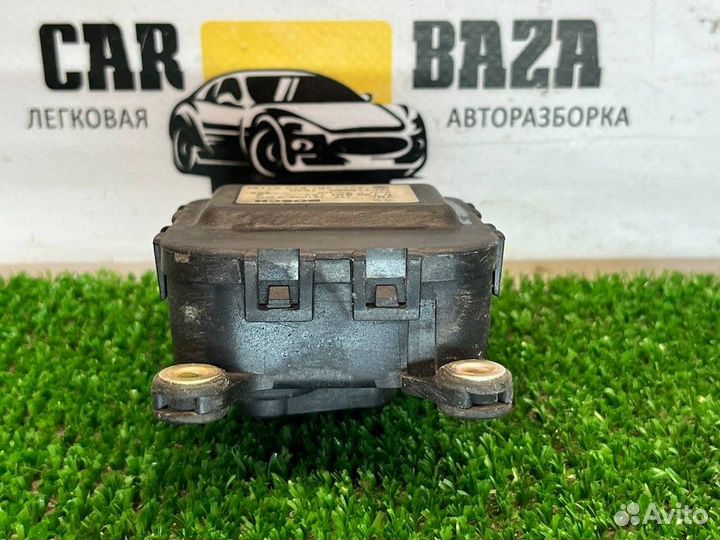 Моторчик заслонки печки Audi4B1820511