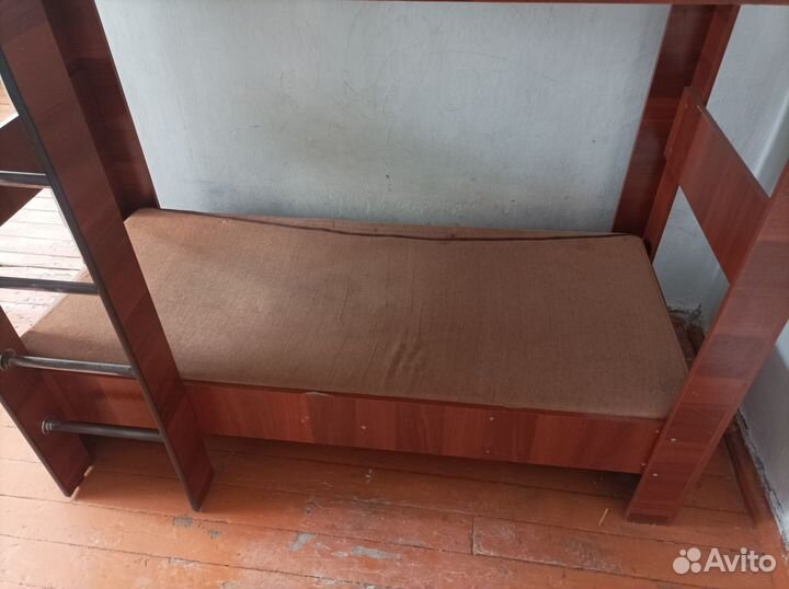 Двухъярусная кровать