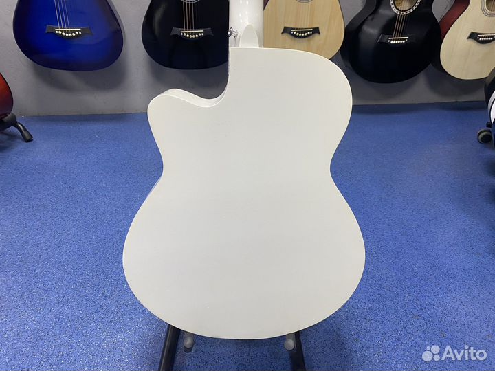 Гитара (полноразмерная) с чехлом и тюнером