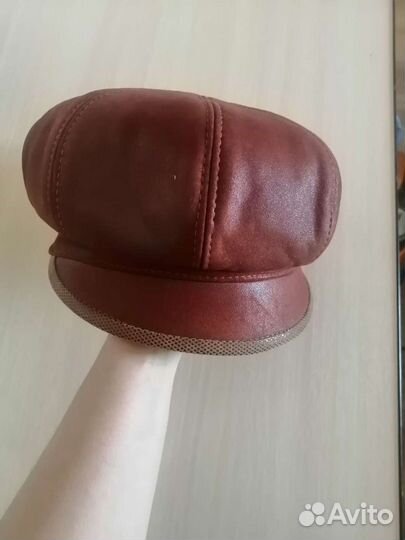 Кепка кожаная женская
