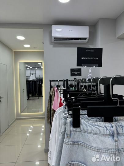 Шоурум, магазин женской одежды