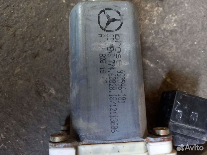 Мотор стеклоподъемника передний левый Mercedes