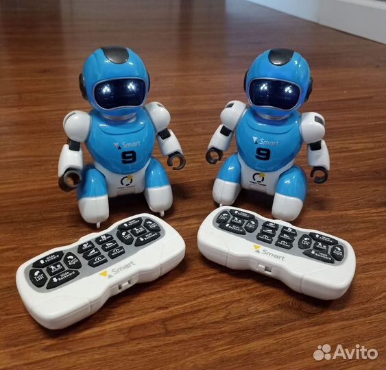 Игрушка робот с пультом