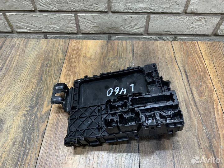 Lexus LS460L Блок предохранителей моторный