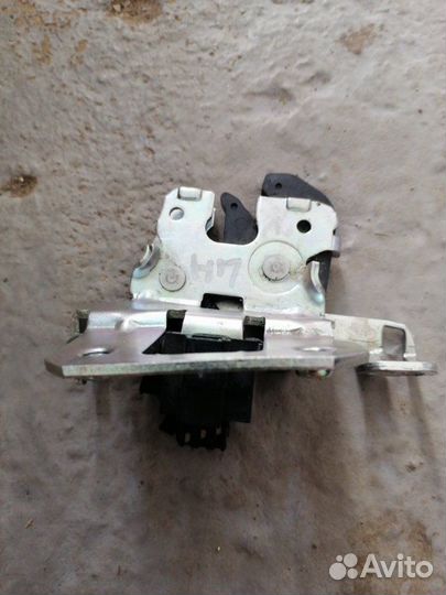 Замок спинки сиденья Mercedes Benz C180 W204