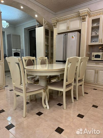 Стол и стулья