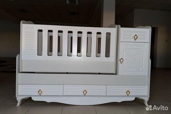 Детская кроватка. Шкаф 