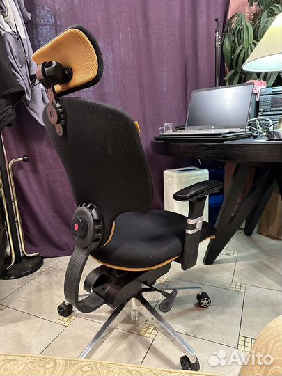 Дорогое компьютерное кресло