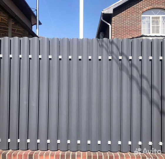 Забор из евроштакетника