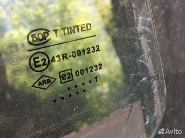 Стекло заднее правое Renault Logan 1