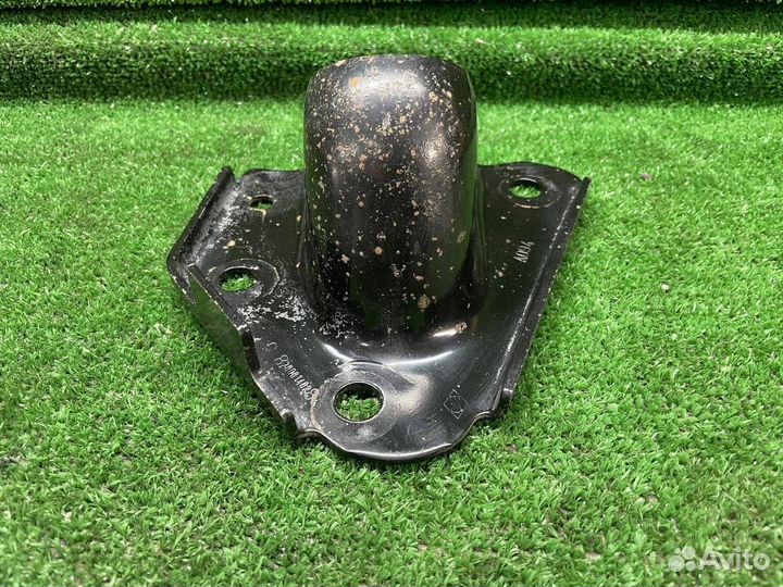 Кронштейн тяги поперечной задний левый Renault