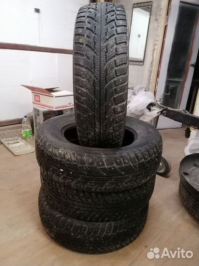 Kumho I'Zen RV Stud KC16 215/70 R16 100T