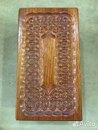 Деревянная шкатулка