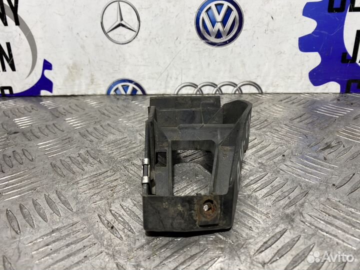 Кронштейн порога передний левый Audi A4 B6