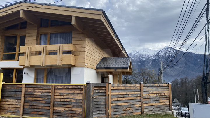 Коттедж 200 м² на участке 5 сот.