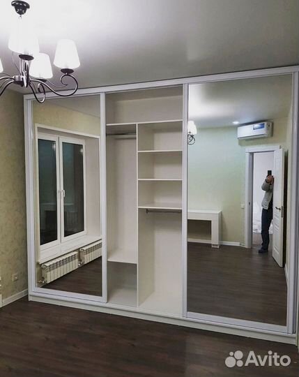 Книжный шкаф
