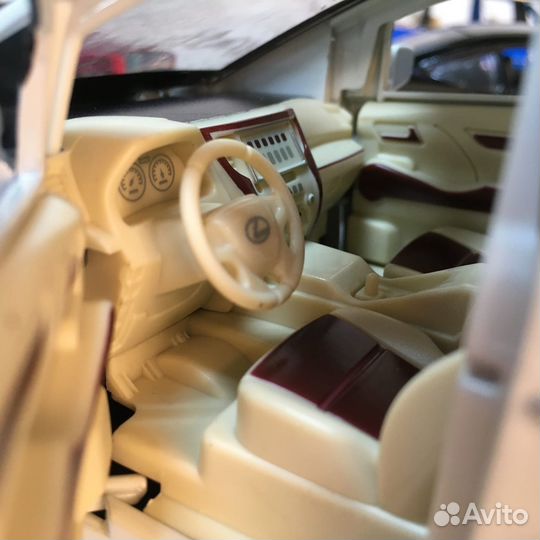 Машинка Лексус со звуковыми и световыми сигналами