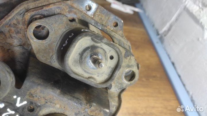 Подушка МКПП передняя левая Nissan Primera P 12