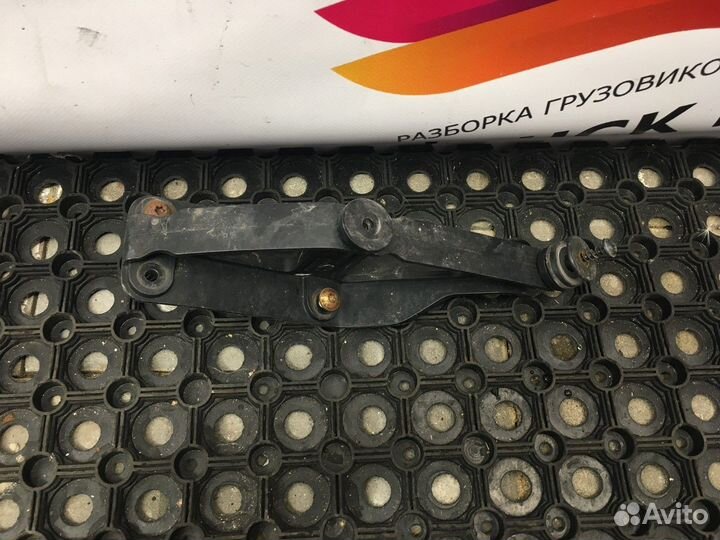 Кронштейн крепления солнцезащитного козырька