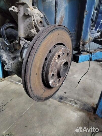 Кулак передний Renault kangoo 2 2009г