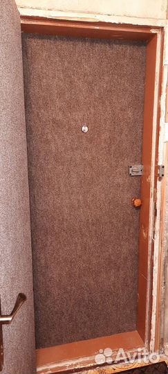 Дверь входная деревянная