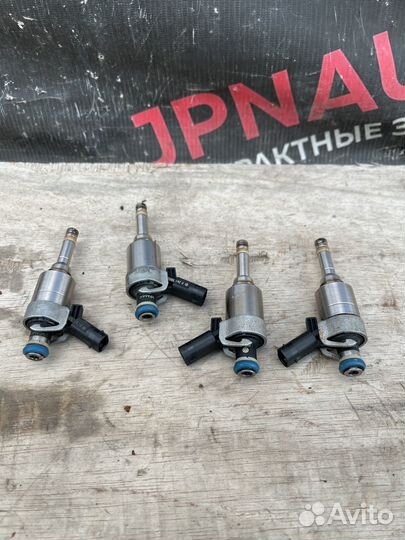 Форсунка топливная Volkswagen Tiguan Passat