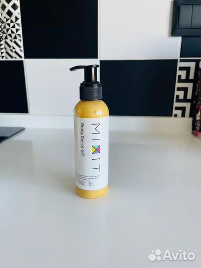 Мерцающий лифтинг-гель для бедер и ягодиц Мixit