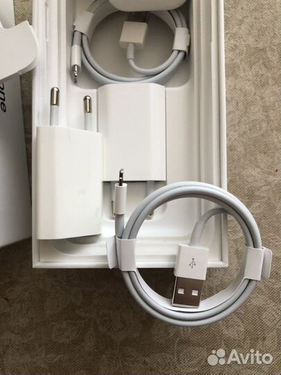 Зарядное устройство на iPhone 11