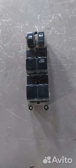 Кнопок стеклоподъёмников на Nissan Skyline v35