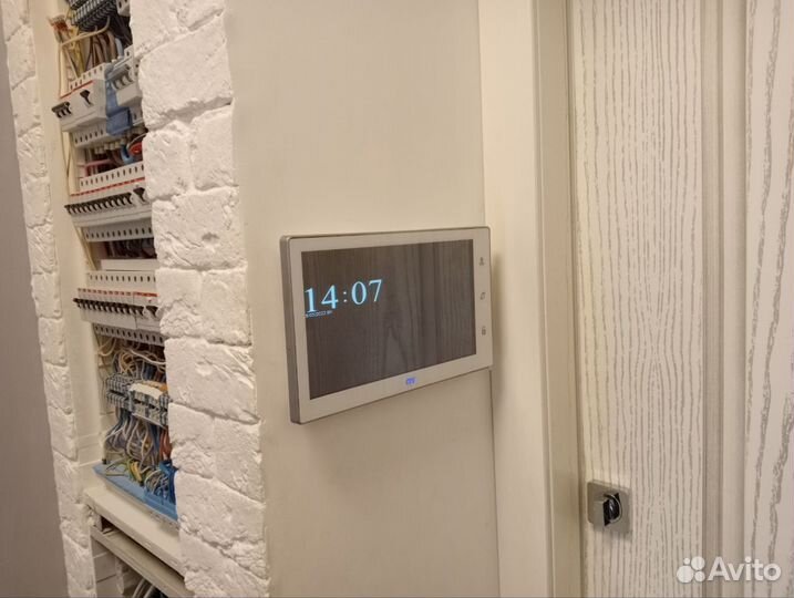 Установка видеодомофонов и замков. Мастер