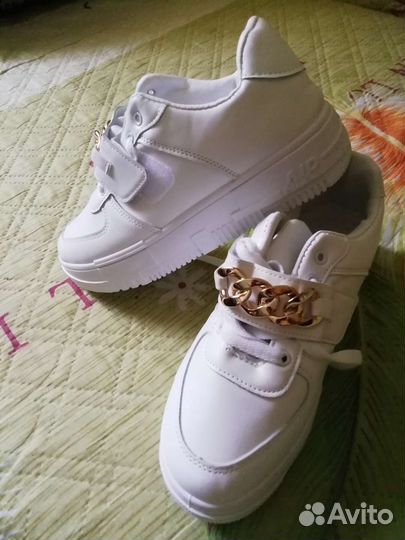 Кроссовки