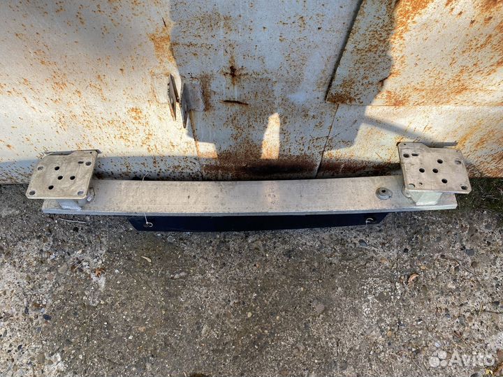 Усилитель бампера Citroen C4