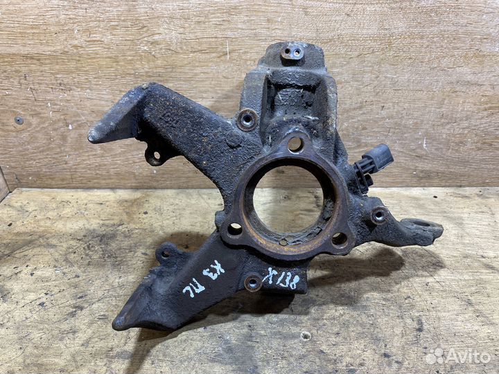 Поворотный кулак левый Volkswagen Caddy 3 X138